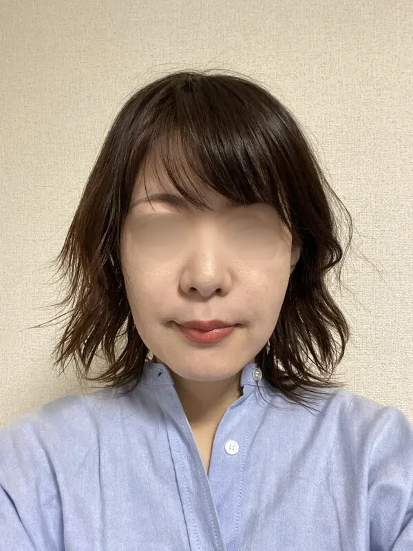 メイクレッスン前のすっぴん状態の顔写真（Before）