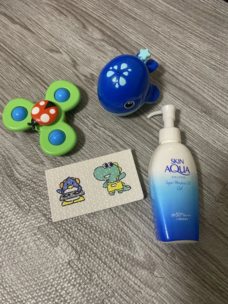 1歳ごろから使っているお風呂おもちゃ。ハンドスピナーとパズル、クジラの水鉄砲